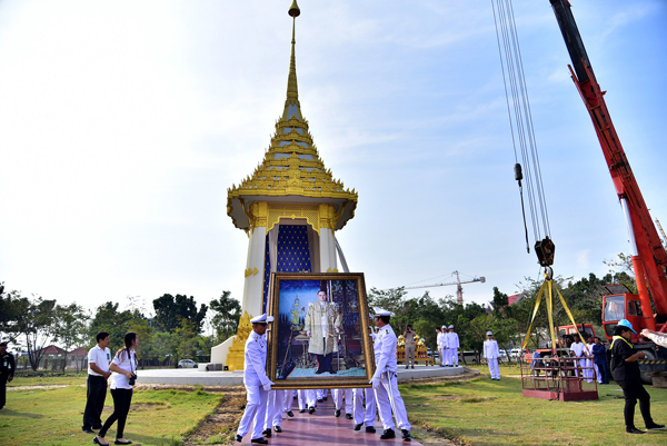 พิธีอัญเชิญนพปฎลสุวรรณฉัตร และพระบรมฉายาลักษณ์