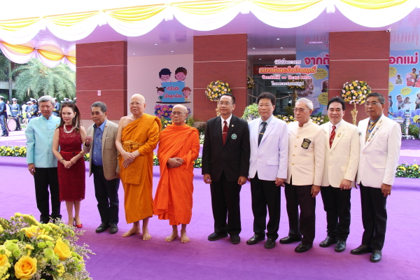 โรงพยาบาลนครปฐม จัดพิธีเปิดอาคารหลวงพ่อพระร่วงโรจนฤทธิ์