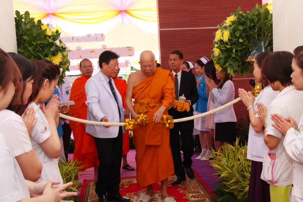 โรงพยาบาลนครปฐม จัดพิธีเปิดอาคารหลวงพ่อพระร่วงโรจนฤทธิ์