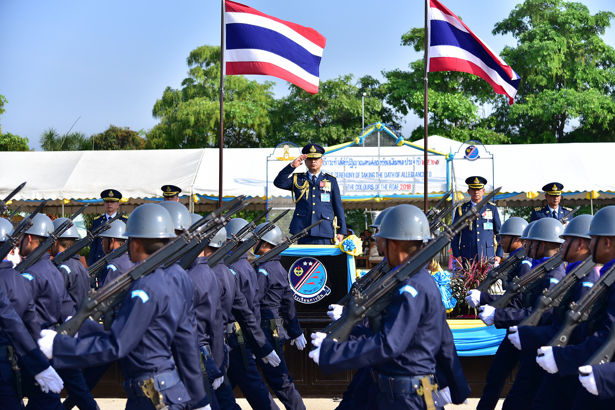 โรงเรียนการบินกำแพงแสน จังหวัดนครปฐม จัดพิธีกระทำสัตย์ปฏิญาณตนต่อธงชัยเฉลิมพล และพิธีสวนสนาม