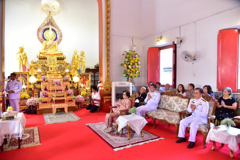 พระบาทสมเด็จพระเจ้าอยู่หัว ทรงพระกรุณาโปรดเกล้าโปรดกระหม่อม พระราชทานผ้าพระกฐิน ถวายพระสงฆ์จำพรรษาถ้วนไตรมาส ณ จังหวัดนครปฐม