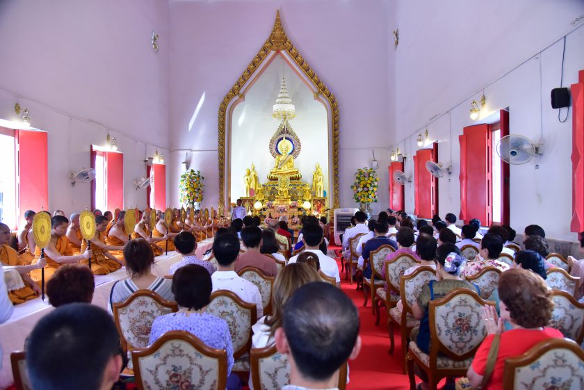 พระบาทสมเด็จพระเจ้าอยู่หัว ทรงพระกรุณาโปรดเกล้าโปรดกระหม่อม พระราชทานผ้าพระกฐิน ถวายพระสงฆ์จำพรรษาถ้วนไตรมาส ณ จังหวัดนครปฐม