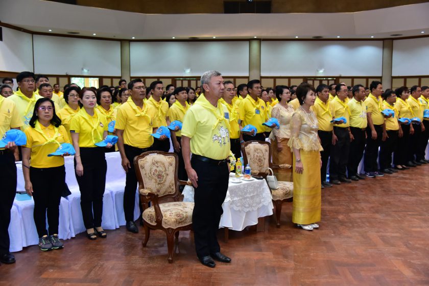 ผู้ว่าราชการจังหวัดนครปฐม นำพสกนิกรชมการถ่ายทอดสดกิจกรรมในช่วงพระราชพิธีเสด็จพระราชดำเนินเลียบพระนคร โดยขบวนพยุหยาตราทางชลมารค เนื่องในพระราชพิธีบรมราชาภิเษก พุทธศักราช 2562