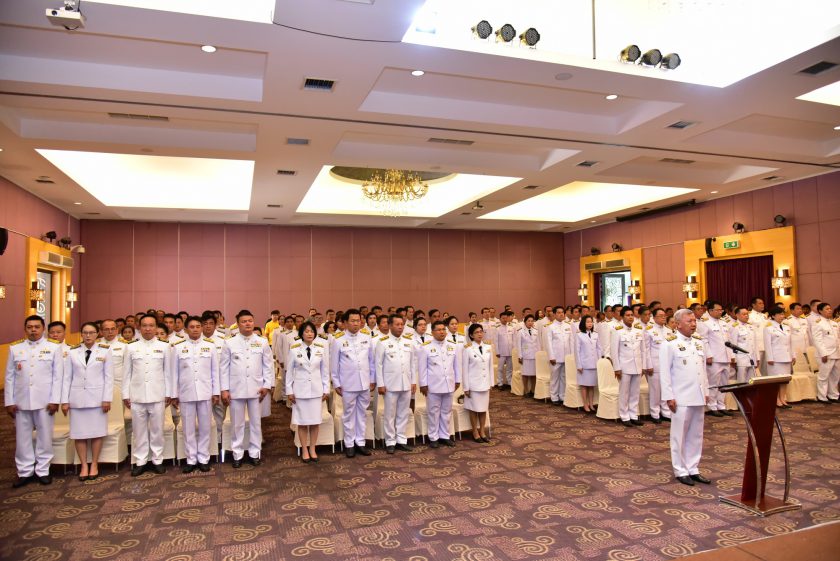 พิธีรับพระราชทานพระบรมฉายาลักษณ์ พระบาทสมเด็จพระเจ้าอยู่หัว และสมเด็จพระนางเจ้าฯพระบรมราชินี