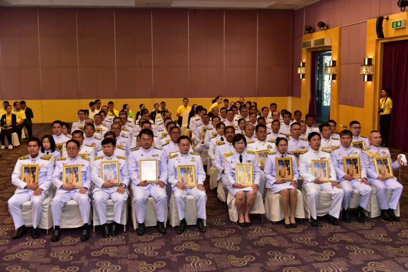 พิธีรับพระราชทานพระบรมฉายาลักษณ์ พระบาทสมเด็จพระเจ้าอยู่หัว และสมเด็จพระนางเจ้าฯพระบรมราชินี