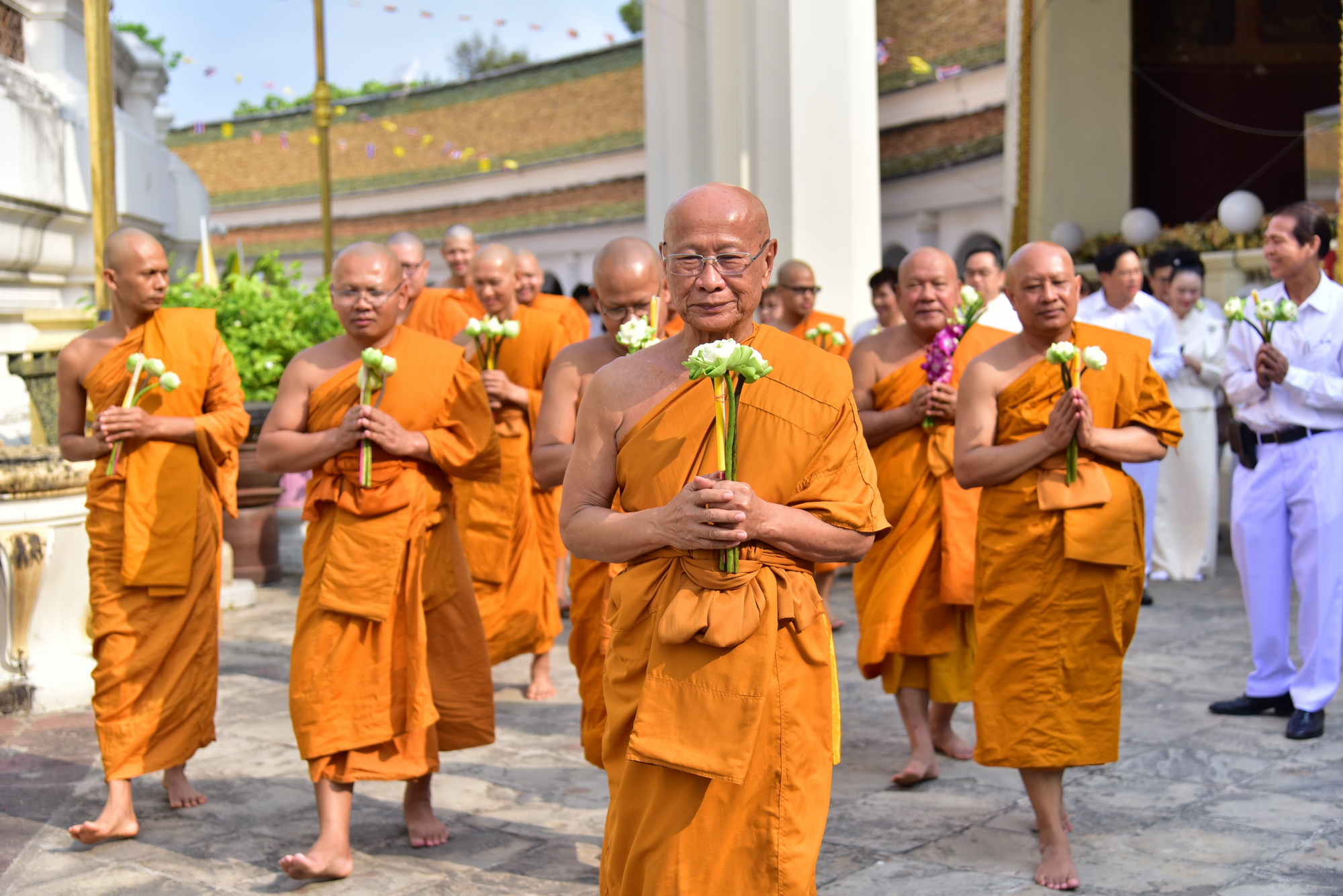 พุทธศาสนิกชนชาวจังหวัดนครปฐมร่วมพิธีบำเพ็ญกุศลและเวียนเทียนประทักษิณรอบองค์พระปฐมเจดีย์เนื่องในวันมาฆบูชา ประจำปี 2563