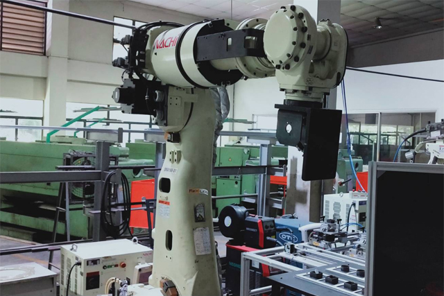 มหาวิทยาลัยมหิดล สร้างนวัตกรรมสู้โควิด - 19 “การวัดพลังงานของ UVC สำหรับฆ่าเชื้อในตู้อบขนาดใหญ่ ด้วยหุ่นยนต์ (Robot)”
