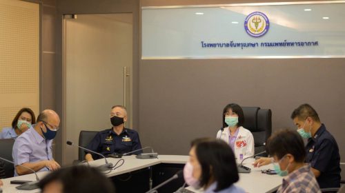 ผู้ตรวจราชการกระทรวงสาธารณสุข เขตสุขภาพที่5 ร่วมในพิธีส่งตัวกลับภูมิลำเนาและให้กำลังใจ 75 ผู้เข้ารับการกักตัว State Quarantine ณ ศูนย์ประสานงานดูแลคนไทยในพื้นที่เฝ้าระวังโรค COVID-19 โรงเรียนการบินกำแพงแสน ทุกคนแจ่มใส มีอาการปกติ ตรวจไม่พบเชื้อไวรัส COVID-19