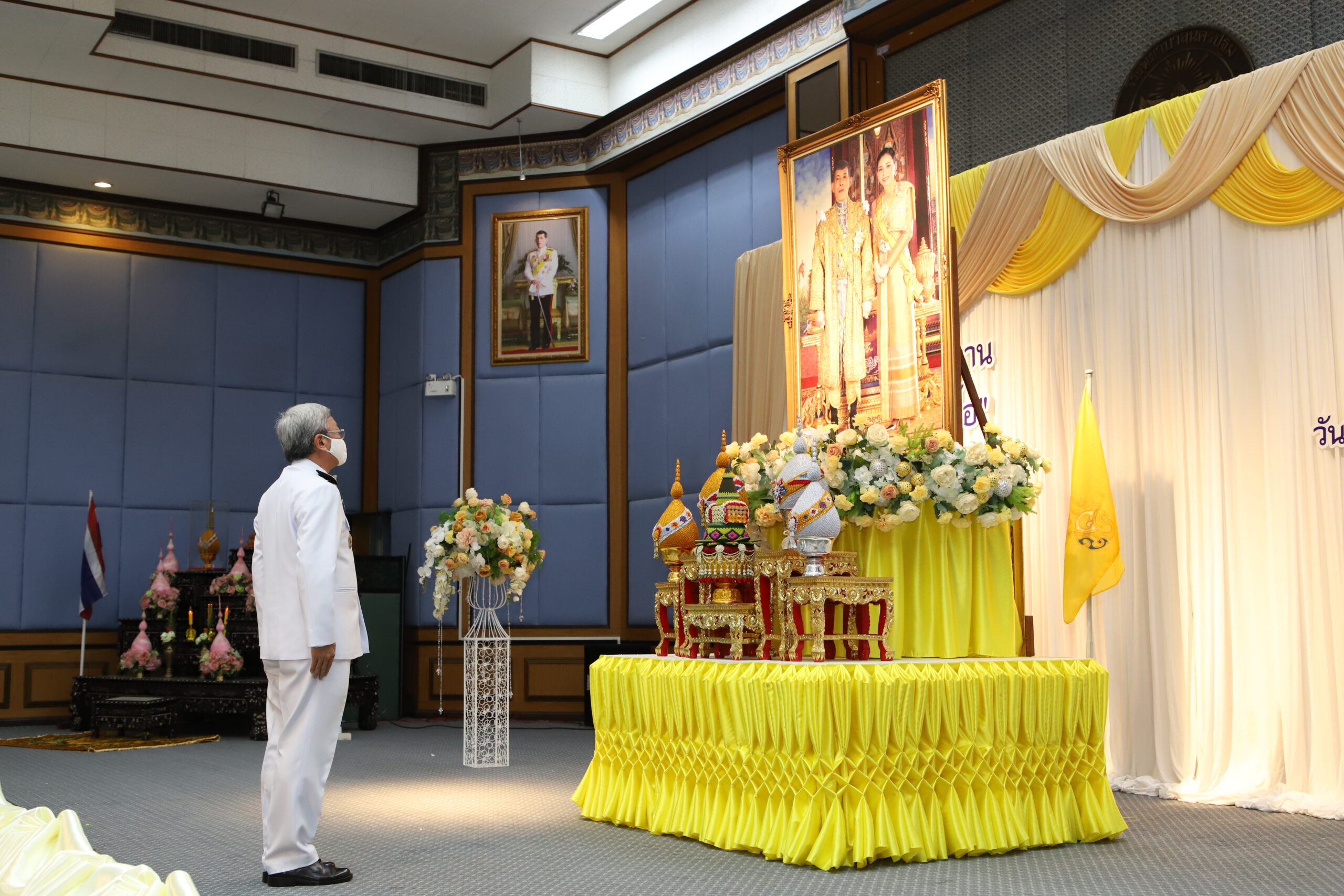 พระบาทสมเด็จพระเจ้าอยู่หัว และสมเด็จพระนางเจ้าฯ พระบรมราชินี พระราชทาน "ห้องตรวจหาเชื้อ" นวัตกรรมโดย"เอสซีจีให้"รพ.นครปฐม" เป็นแห่งที่ 10 จาก 20 รพ. ทั่วประเทศ