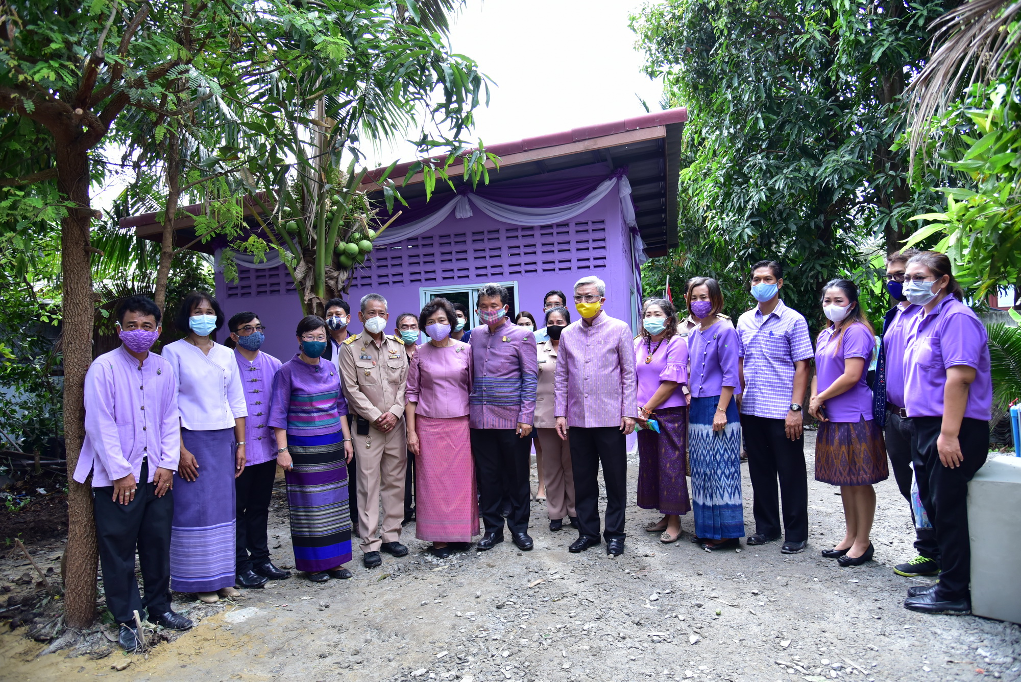 กรมการพัฒนาชุมชน จับมือ สภาสตรีแห่งชาติฯ มอบบ้านอยู่ดีมีสุขให้ผู้ยากไร้ 2 รายใน จ.นครปฐมได้มีบ้านถูกสุขลักษณะอาศัย เพื่อถวายพระราชกุศล เนื่องในวันคล้ายวันพระราชสมภพ สมเด็จพระบรมราชินี