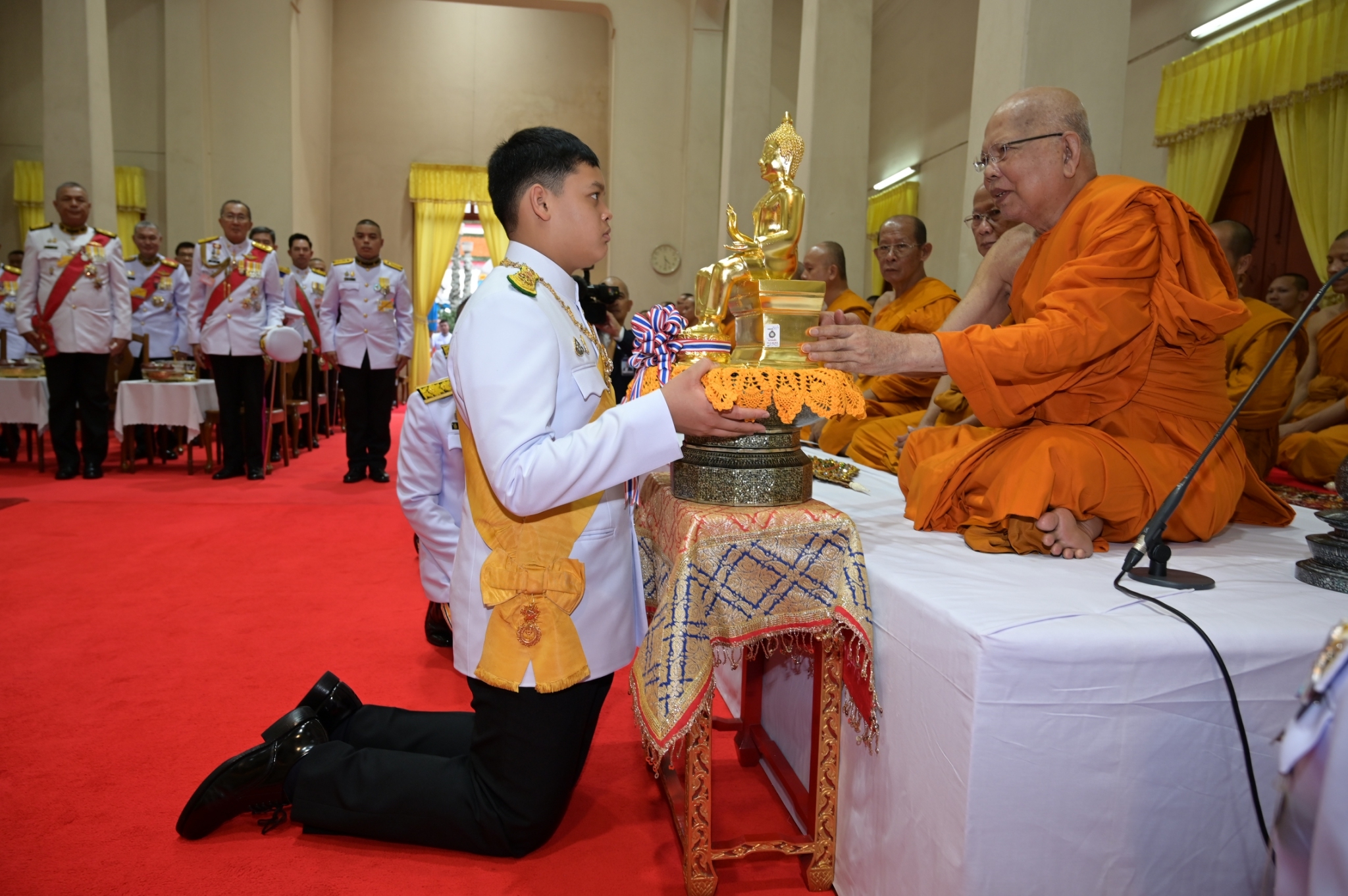 พระบาทสมเด็จพระเจ้าอยู่หัว ทรงพระกรุณาโปรดเกล้าฯ ให้ สมเด็จพระเจ้าลูกยาเธอ เจ้าฟ้าทีปังกรรัศมีโชติ เสด็จแทนพระองค์ถวายผ้าพระกฐิน ณ วัดพระปฐมเจดีย์ ราชวรมหาวิหาร จังหวัดนครปฐม