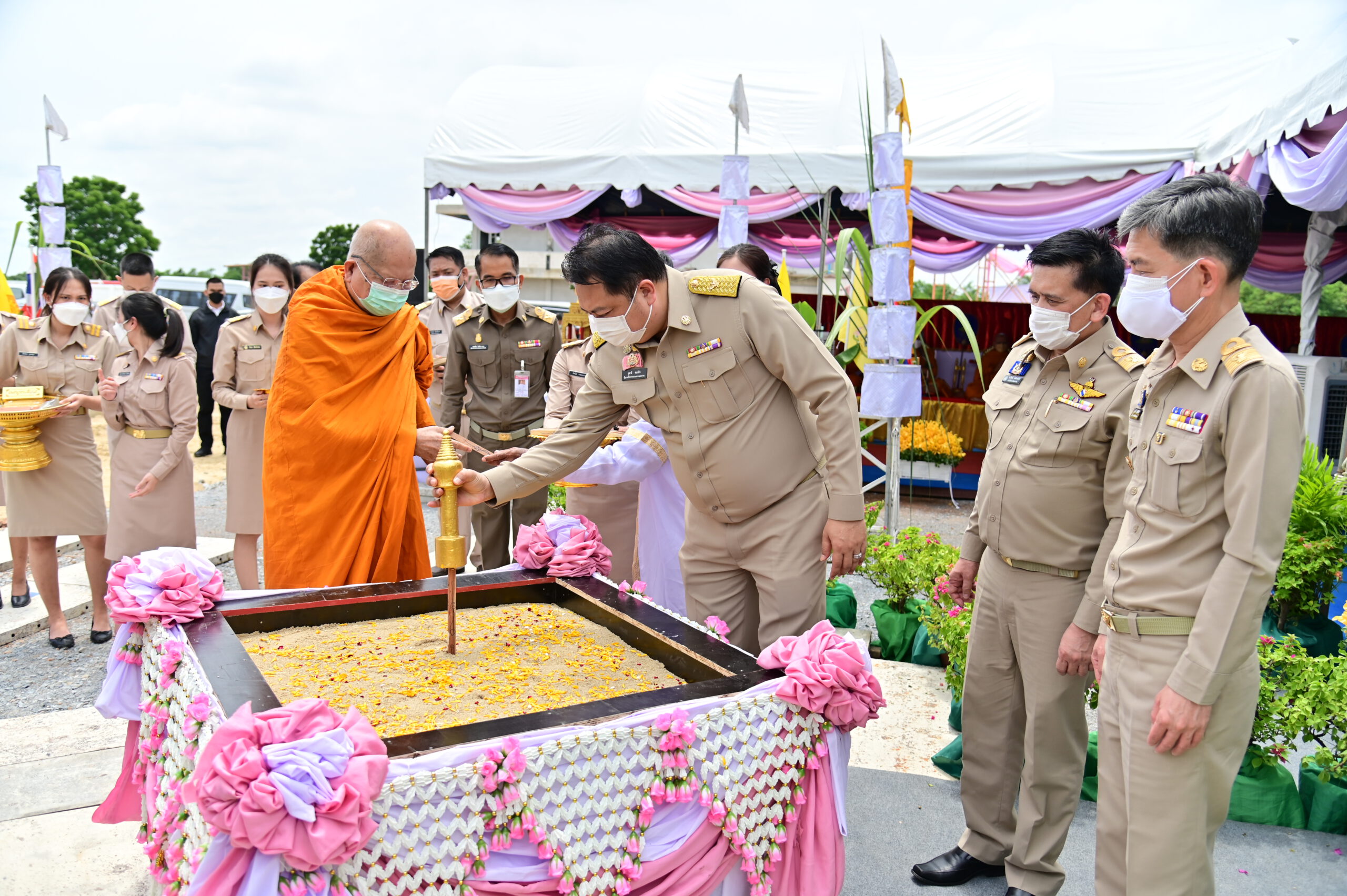 รัฐมนตรีว่าการกระทรวงแรงงาน เป็นประธานวางศิลาฤกษ์ การก่อสร้างอาคารสำนักงานจัดหางานจังหวัดนครปฐม แห่งใหม่