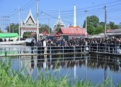 รองนายกรัฐมนตรี และรัฐมนตรีว่าการกระทรวงเกษตรและสหกรณ์ พร้อมคณะลงพื้นทีตรวจติดตามจุดก่อสร้างโครงการประตูระบายน้ำแม่น้ำท่าจีน  ที่จังหวัดนครปฐม