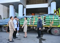 ผู้ว่าฯ นครปฐม ส่งถังออกซิเจนกว่า 200 ถัง พร้อมน้ำดื่ม อาหารและยาช่วยเหลือผู้ประสบอุทกภัยพื้นที่ภาคใต้