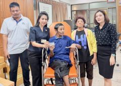 นายอำเภอนครชัยศรีสั่งการทีมปลัดฯ ช่วยคุณลุงสายบัว วัย 72 ปี รับบัตรรับสิทธิ์ ตามสถานะคนไทย