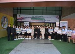 นครปฐม บรรยากาศการรับสมัครผู้ประสงค์สมัครรับเลือกตั้งสมาชิกสภาผู้แทนราษฎรวันแรก ของจังหวัดนครปฐม เป็นไปด้วยความเรียบร้อย โดยมีผู้สมัครจากพรรคการเมืองต่างๆ ทั้ง 6 เขตเดินทางมาสมัครกันอย่างคึกคัก