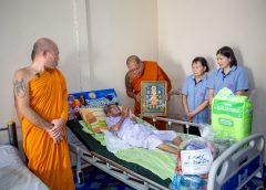 หลวงพี่น้ำฝน มอบเตียงแห่งความรัก ให้พระยอดกตัญญู ชาวบ้านสาธุ ปฏิบัติกิจไม่บกพร่อง ดูแลโยมแม่ติดเตียงไม่เคยห่าง