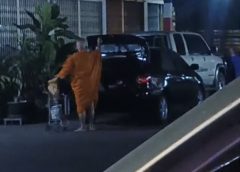 นครปฐม บรรจบ จบแล้ว หลวงพี่น้ำฝนสั่งตำรวจพระจับตัวสอบสึก หลังขับเก๋งบิณฑบาต ซ้ำรอยหลวงตา “Work From Home”