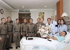 “บิ๊กอ้อ” พล.ต.อ.อัคราเดช พิมลศรี เยี่ยมให้กำลังใจตำรวจกล้า ถูกกระสุนอาวุธสงครามถากหูขณะปฏิบัติหน้าที่ มอบเงินช่วยเหลือ กำชับดูแลสิทธิประโยชน์เต็มที่ ย้ำยืนเคียงข้างผู้ใต้บังคับบัญชา