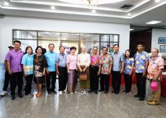 คณะกรรมการสภาวัฒนธรรมจังหวัดนครปฐม เข้าร่วมพิธีรดน้ำขอพร นายสุนทร แก้วพิจิตร ประธานสภาวัฒนธรรมจังหวัดนครปฐม เนื่องในวันขึ้นปีใหม่ไทย เทศกาลสงกรานต์ ประจำปี ๒๕๖๙