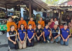 นายอำเภอนครชัยศรี ร่วมผู้นำชุมชน คณะสงฆ์ มอบเงินเครื่องใช้  ให้กำลังใจ ผู้ประสบ 4 ชีวิต เหตุเพลิงไหม้บ้านเรือนช่วงหน้าร้อน