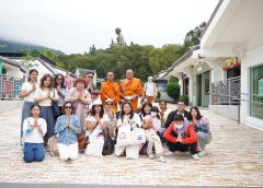 สมัชชาสงฆ์ไทยฮ่องกง นำคณะสงฆ์ ร่วมชาวไทยในฮ่องกง สวดมนต์ถวายในหลวง ราชินี หน้าหลวงพ่อพระใหญ่นอนปิง