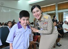 นครปฐม มอบทุนการศึกษาแก่เด็กนักเรียนที่เรียนดี แต่ขาดแคลนทุนทรัพย์