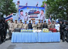 จังหวัดนครปฐม ร่วมกับ ตำรวจภูธรจังหวัดนครปฐม ฝ่ายปกครองจังหวัดนครปฐม แถลงผลการกวาดล้างและขยายผลจับกุมเครือข่ายยาเสพติดรายใหญ่ ได้ผู้ต้องหา 2 ราย พร้อมของกลางยาบ้ากว่า 2 หมื่นเม็ด ไอซ์น้ำหนักรวมกว่า 38 กิโลกรัม พร้อมอาวุธปืน หลังขยายผลผู้เสพที่ถูกจับกุมในสถานบริการ The Air Port
