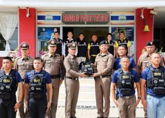 บิ๊กอ้อ ! ผบช.ภ.7  ตรวจเยี่ยมสถานีตำรวจภูธรบางเลน เสริมเขี้ยวเล็บชุดสืบสวน มอบเสื้อเกราะกันกระสุน 13 ตัว