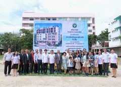 โรงพยาบาลนครปฐม จัดพิธีรับมอบเงินบริจาค เพื่อก่อสร้างอาคารไตเทียมและผู้ป่วยใน ๖ ชั้น โรงพยาบาลนครปฐม หนึ่งร้อยล้านบาท